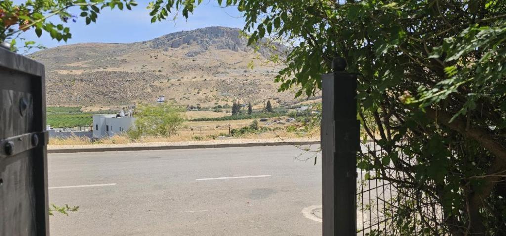 Vila נופש דביר - סוויטות מהממות ובקתה כפרית עם ג'קוזי ליד הכנרת - יש מקלט צמוד Migdal Exteriér fotografie